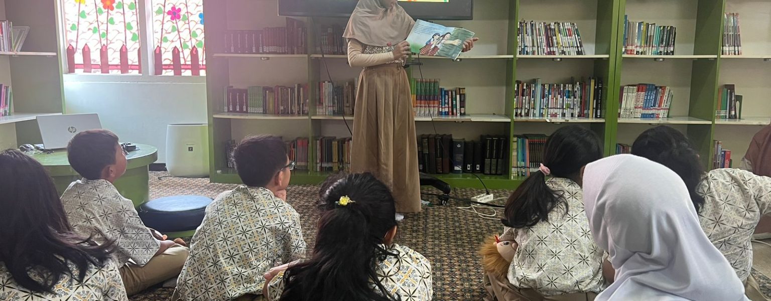 1.7.2. Perpustakaan memfasilitasi lomba bercerita (1)